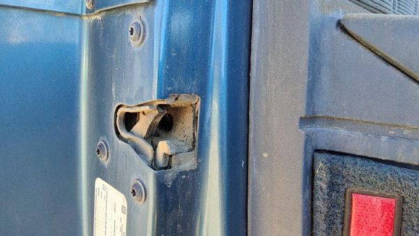 1988-1991 Olds Cutlass Cierra Driver Left Front Door Latch With Rods/Cables Oem — photo 3