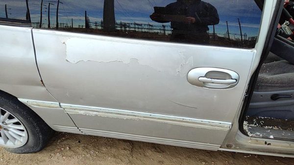 2000 Chrysler Town Rear Door RH Silver — photo 1