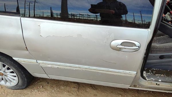2000 Chrysler Town Rear Door RH Silver — photo 2