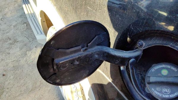 1997-2017 Ford Expedition Fuel Tank Door With Hinge Gas Lid Oem Filler Ua Black — photo 4