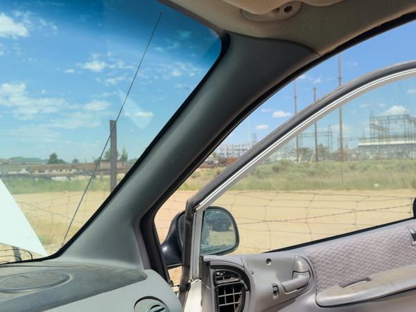 99 Town & Country Passenger Right A Pillar Trim Windshield Post Panel Taupe All5 — photo 2