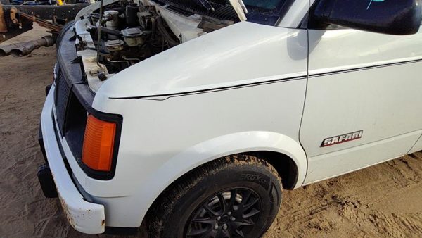 1985-1994 Gmc Safari Driver Left Front Fender Oem White 15699458 — photo 2