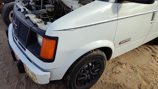 1985-1994 Gmc Safari Driver Left Front Fender Oem White 15699458 — photo 4
