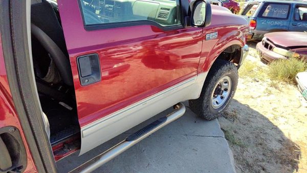 2003 Ford F250 Sd Pickup Front Door RH Maroon — photo 4