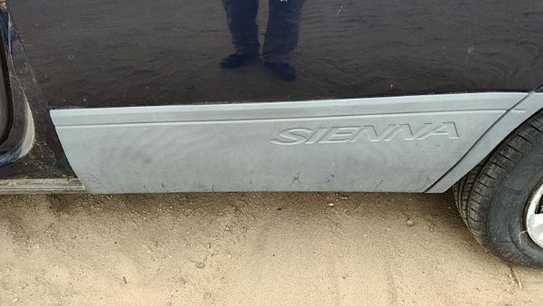 98-03 Toyota Sienna Driver Left Rear Moulding From Door Oem Back Trim Strip — photo 1
