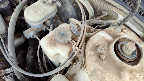 97-05 Buick Park Ave Windshield Washer Fluid Reservoir With Pump Oem Wiper Tank — photo 3