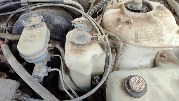 97-05 Buick Park Ave Windshield Washer Fluid Reservoir With Pump Oem Wiper Tank — photo 1