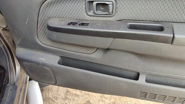 02-04 Nissan Xterra Passenger Right Front Door Trim Panel With Switches Gray K — photo 5