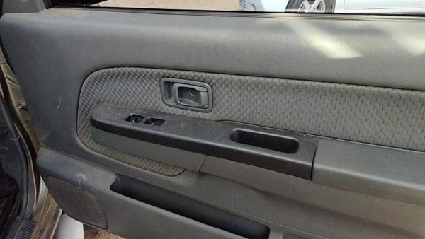 02-04 Nissan Xterra Passenger Right Front Door Trim Panel With Switches Gray K — photo 3