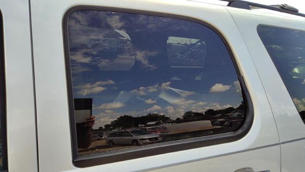 2007-2014 Chevy Tahoe Driver Left Rear Side Window Door Glass Oem Back 15175401 — photo 1