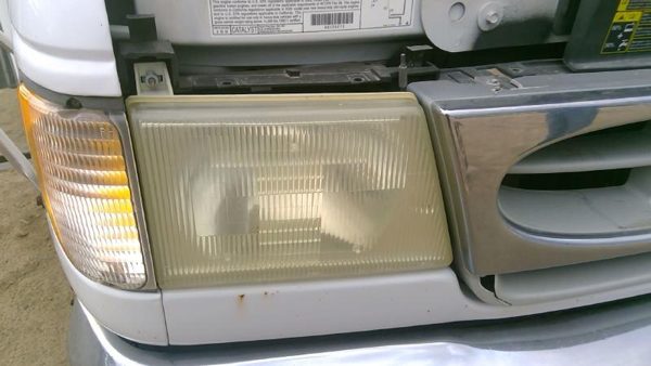 2002 Ford E-350 Super Duty Headlamp Assembly Van E450 RH — photo 2