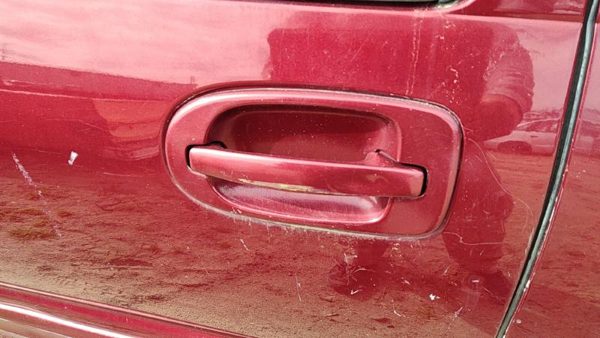 00-04 Chevy Venture Passenger Right Rear Outside Door Handle Oem Back Red 72U — photo 1