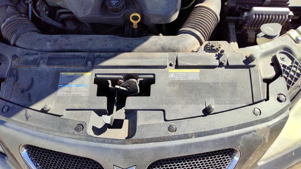 2005-2010 Pontiac G6 Top Plastic Cover Above Radiator Support Sight Shield Oem — photo 3