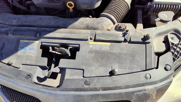 2005-2010 Pontiac G6 Top Plastic Cover Above Radiator Support Sight Shield Oem — photo 4