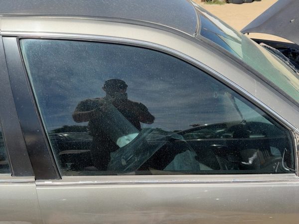 97-01 Toyota Camry Passenger Right Front Side Window Door Glass OEM 68111AA031 — photo 1