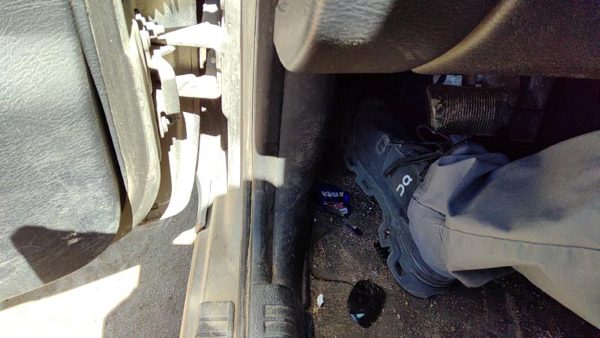 2003-2004 Jeep Liberty Driver Left Lower Kick Trim Panel Oem Gray Dv — photo 2