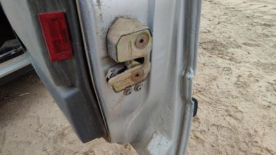 83-95 Volvo 740 Passenger Right Front Door Latch With Rods/Cables Oem