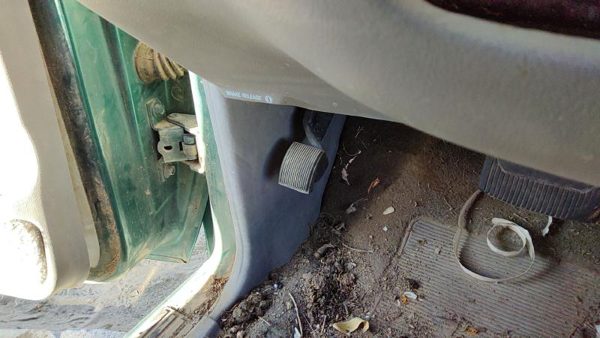 1998-2001 Ford Ranger Driver Left Lower Kick Trim Panel Oem Gray — photo 2