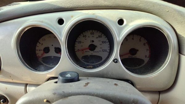 2002 Chrysler Pt Cruiser Speedometer Cluster Instrument Gauges Panel Oem Dash — photo 1