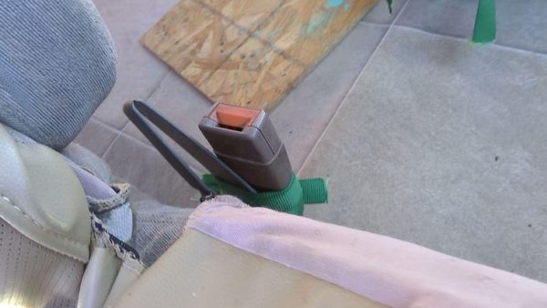 1992-1995 Chevy Astro Passenger Right Front Seat Belt Buckle Receiver Oem Tan — photo 2