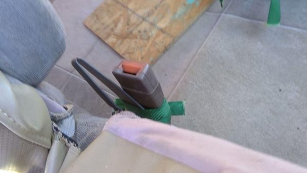 1992-1995 Chevy Astro Passenger Right Front Seat Belt Buckle Receiver Oem Tan — photo 3