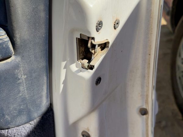 1990-1997 Lincoln Town Car Passenger Right Front Door Latch With Rods/Cables Oem — photo 3