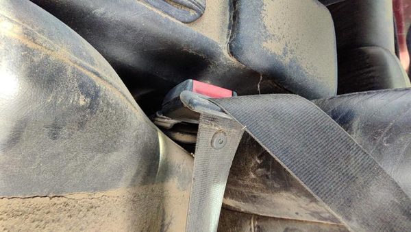 2000 Vw Cabrio Convertible Driver Left Front Seat Belt Buckle Receiver Oem Black — photo 4
