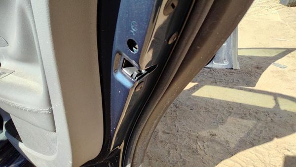2005-2014 Vw Jetta Passenger Right Rear Door Latch With Rods/Cables Oem Back — photo 3