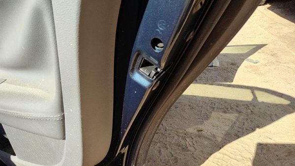 2005-2014 Vw Jetta Passenger Right Rear Door Latch With Rods/Cables Oem Back — photo 5