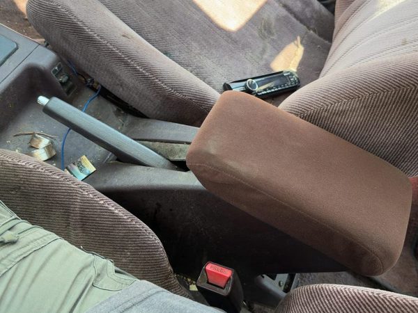 1989 Honda Accord Lx Center Floor Console Assembly Oem Arm Rest Fold Down Maroon — photo 2