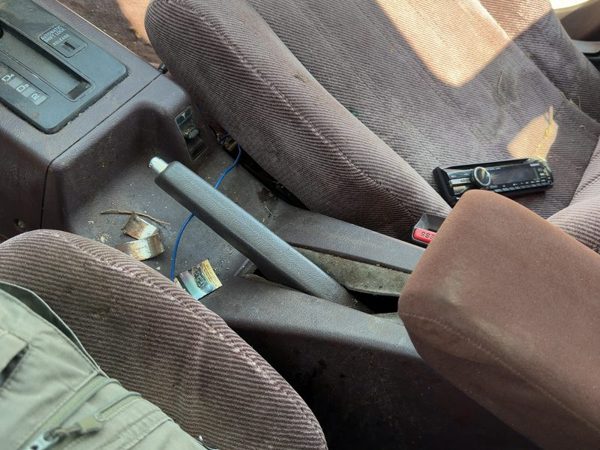 1989 Honda Accord Lx Center Floor Console Assembly Oem Arm Rest Fold Down Maroon — photo 6