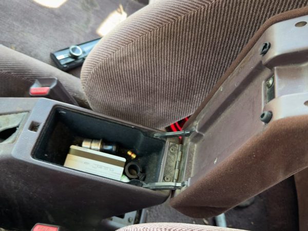 1989 Honda Accord Lx Center Floor Console Assembly Oem Arm Rest Fold Down Maroon — photo 8