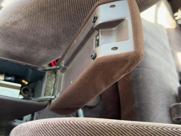 1989 Honda Accord Lx Center Floor Console Assembly Oem Arm Rest Fold Down Maroon — photo 7