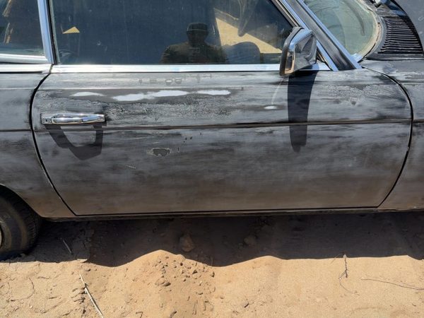 1980 Mercedes-Benz 450SL Front Door RH Black — photo 3