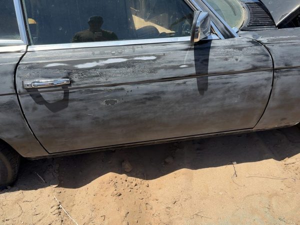 1980 Mercedes-Benz 450SL Front Door RH Black — photo 2