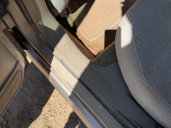 00-05 Buick Lesabre Driver Left Rear Lower Sill Plate Step Trim Panel Oem Taupe — photo 2