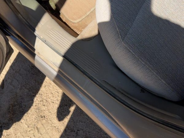 00-05 Buick Lesabre Driver Left Rear Lower Sill Plate Step Trim Panel Oem Taupe — photo 3