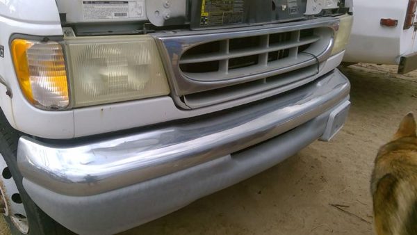 1997-2003 Ford Van E450 Lower Trim Strip Between Grille And Bumper Oem White Yz — photo 3