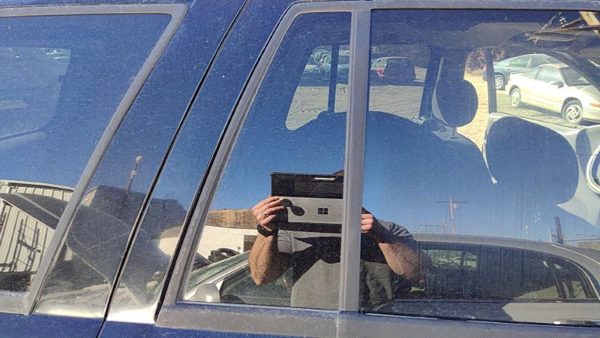 02-09 Trail Blazer Passenger Right Rear Vent Window Back Door Glass With Frame — photo 2