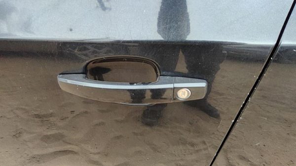 2011 LH Driver Left Front Outside Door Handle OEM Black Gar — photo 1