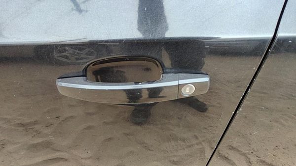 2011 LH Driver Left Front Outside Door Handle OEM Black Gar — photo 2