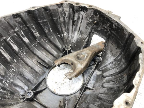 1984-1988 Chevy Corvette Bell Housing With Fork Oem Nash 4+3 5.7L Manual Trans — photo 4
