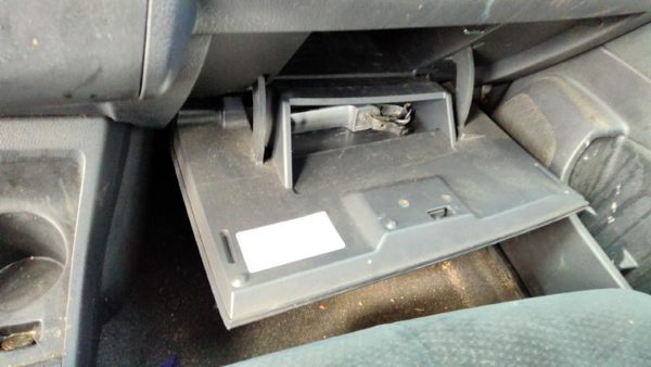 07-10 Nissan Versa Glove Box Assembly Complete Door With Latch Oem Charcoal G — photo 4