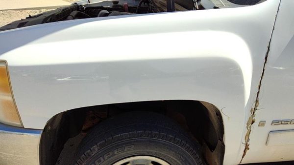 2008 Chevy Silverado 2500 Fender LH White 50U Rough — photo 1