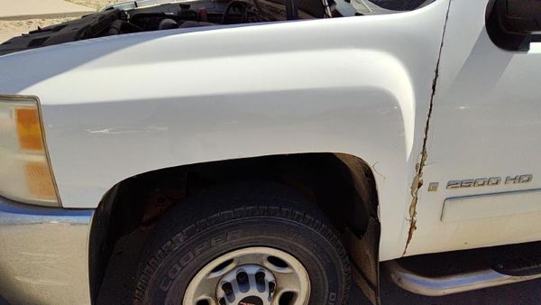 2008 Chevy Silverado 2500 Fender LH White 50U Rough — photo 2