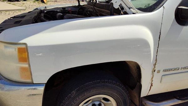 2008 Chevy Silverado 2500 Fender LH White 50U Rough — photo 3