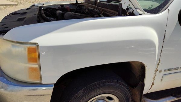 2008 Chevy Silverado 2500 Fender LH White 50U Rough — photo 4