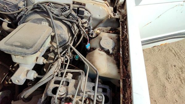 1993 Chevy S10 Blazer Windshield Washer Fluid Reservoir With Pump Oem Wiper Tank — photo 1