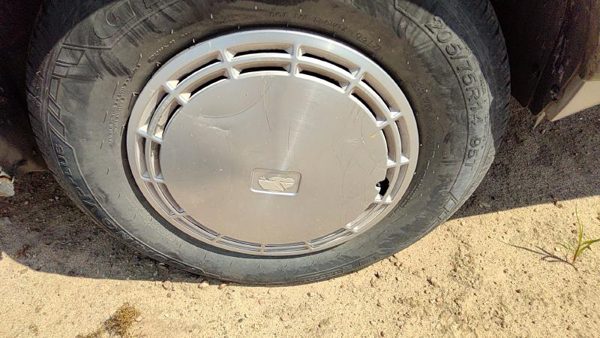 1990 Oldsmobile Delta 88 Wheel Cover 1 25532199 — photo 1
