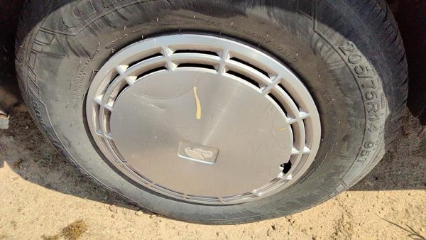 1990 Oldsmobile Delta 88 Wheel Cover 1 25532199 — photo 5